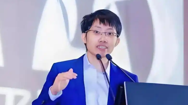 “价格屠夫”梁文锋“收刀”热搜配图
